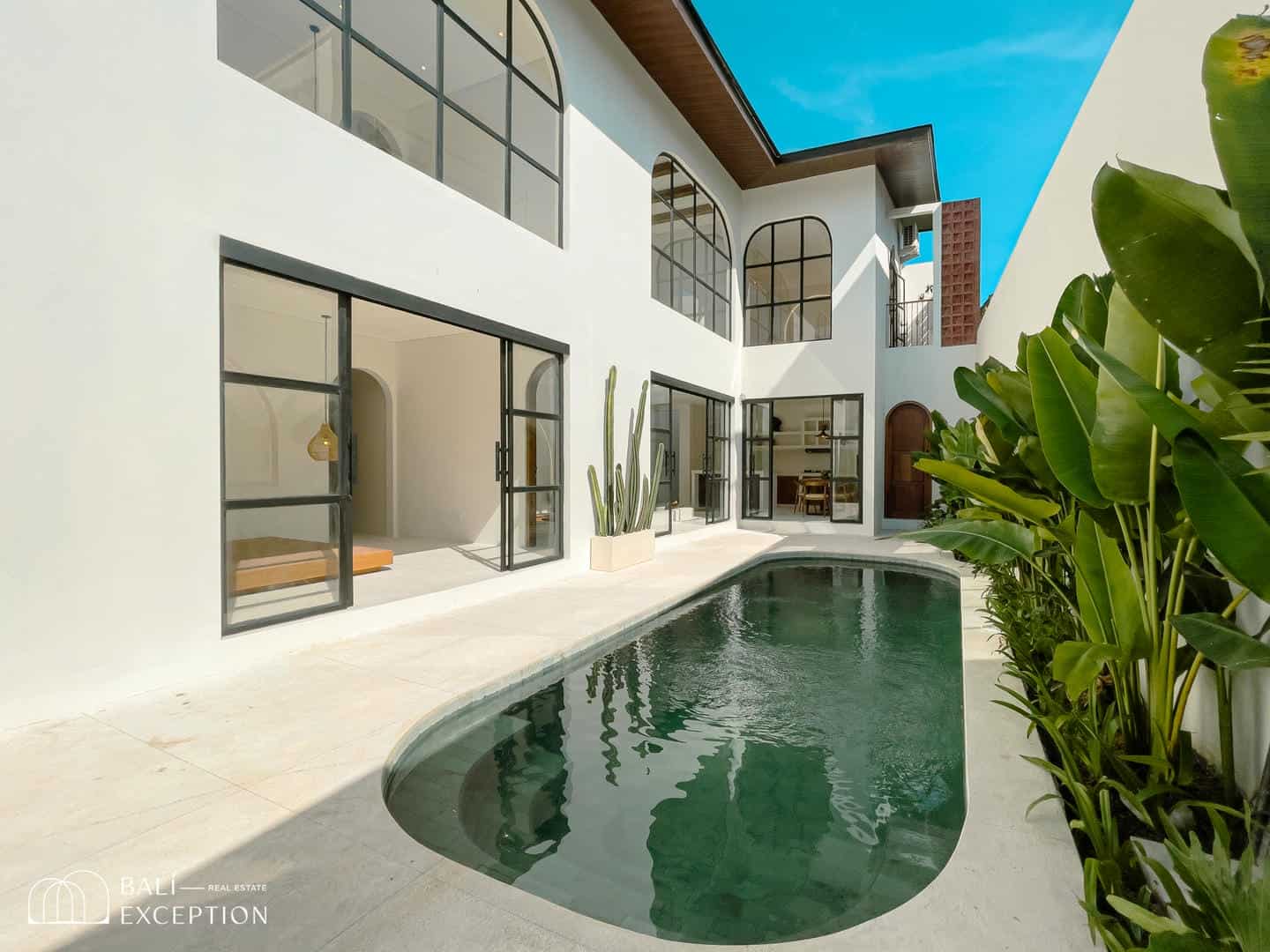 TROPICAL 3 BEDROOM VILLA FOR SALE LEASEHOLD IN UMALAS BE-911 